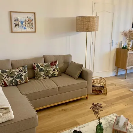 With Swimming Pool - Near Train Station アパート