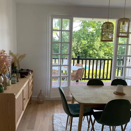 With Swimming Pool - Near Train Station アパート *