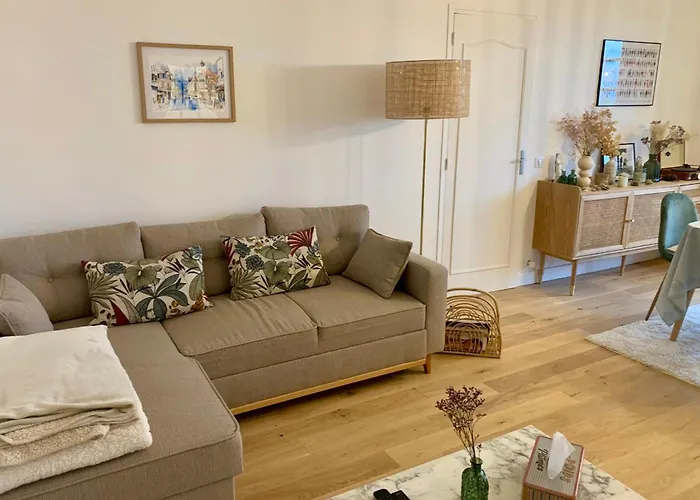 With Swimming Pool - Near Train Station Appartamento